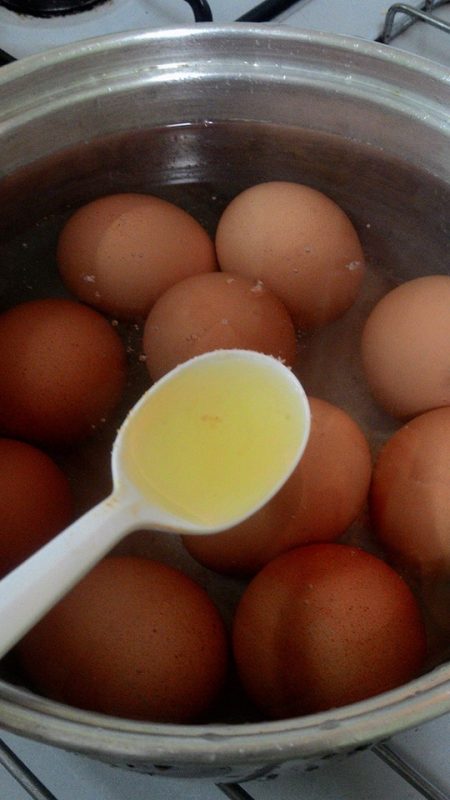 Petua Rebus Telur Agar Mudah Dikupas, Licin & Tanpa Cela. Ini Cara